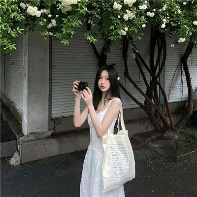 蓝与白形成的蔚蓝色